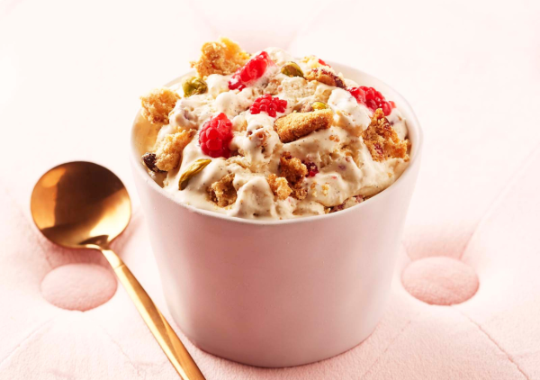 Glace à la vanille, éclats de cookie à la pistache